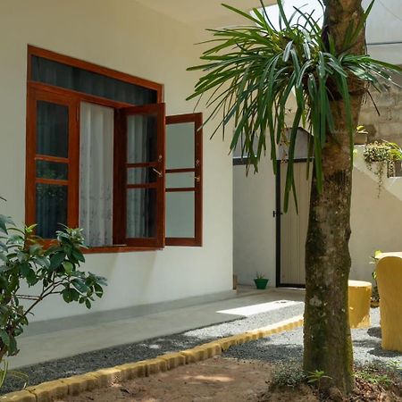 Lakru Home Stay 韦利格默 外观 照片