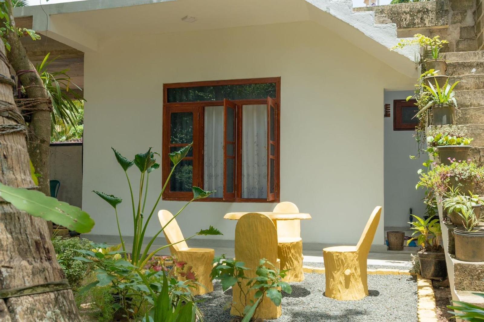 Lakru Home Stay 韦利格默 外观 照片